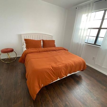 Large Modern Family Home! 손시 외부 사진