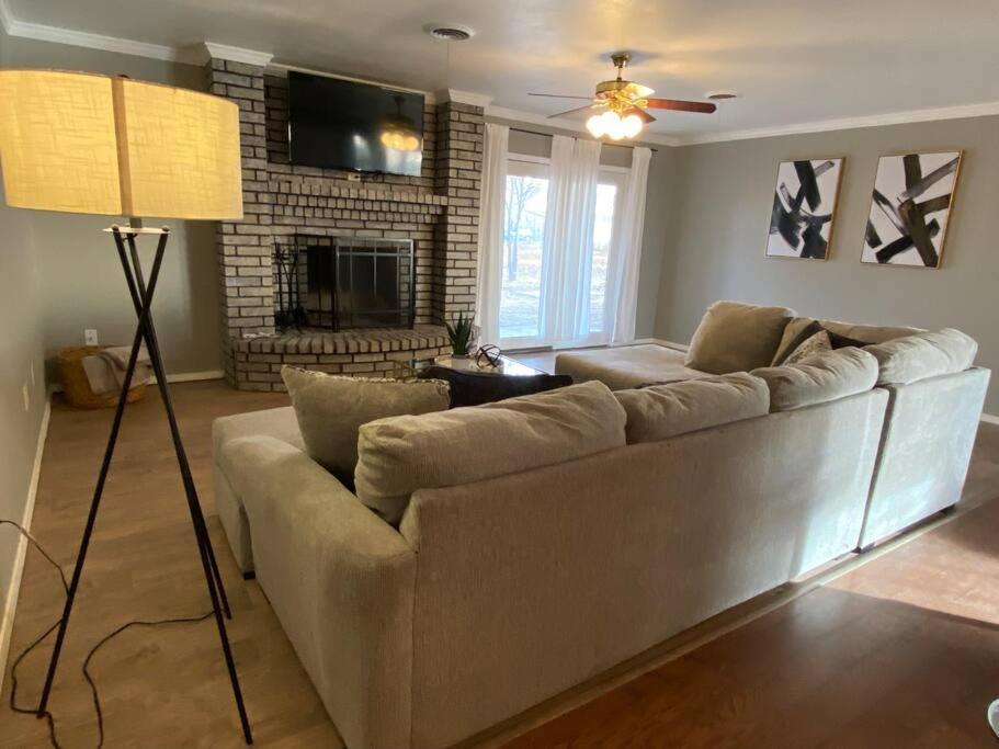 Large Modern Family Home! 손시 외부 사진