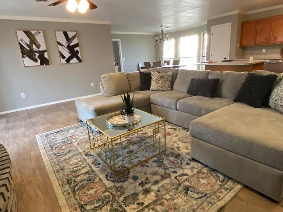 Large Modern Family Home! 손시 외부 사진