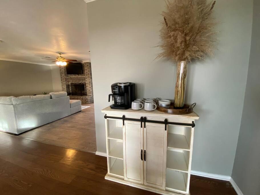 Large Modern Family Home! 손시 외부 사진